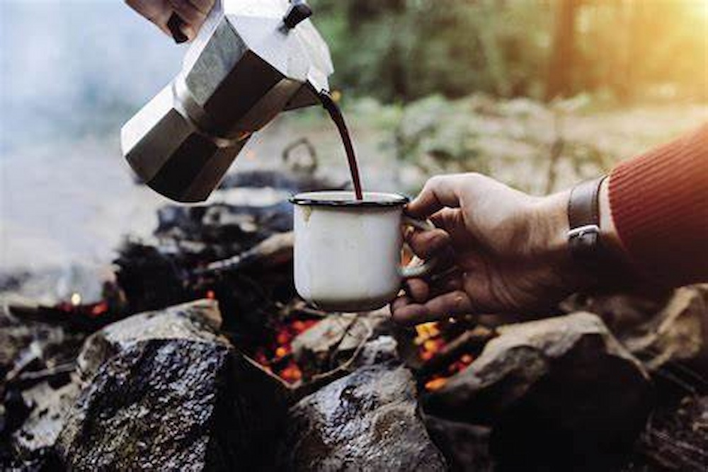 ¿Cómo hacer café en la naturaleza cuando se acampa?